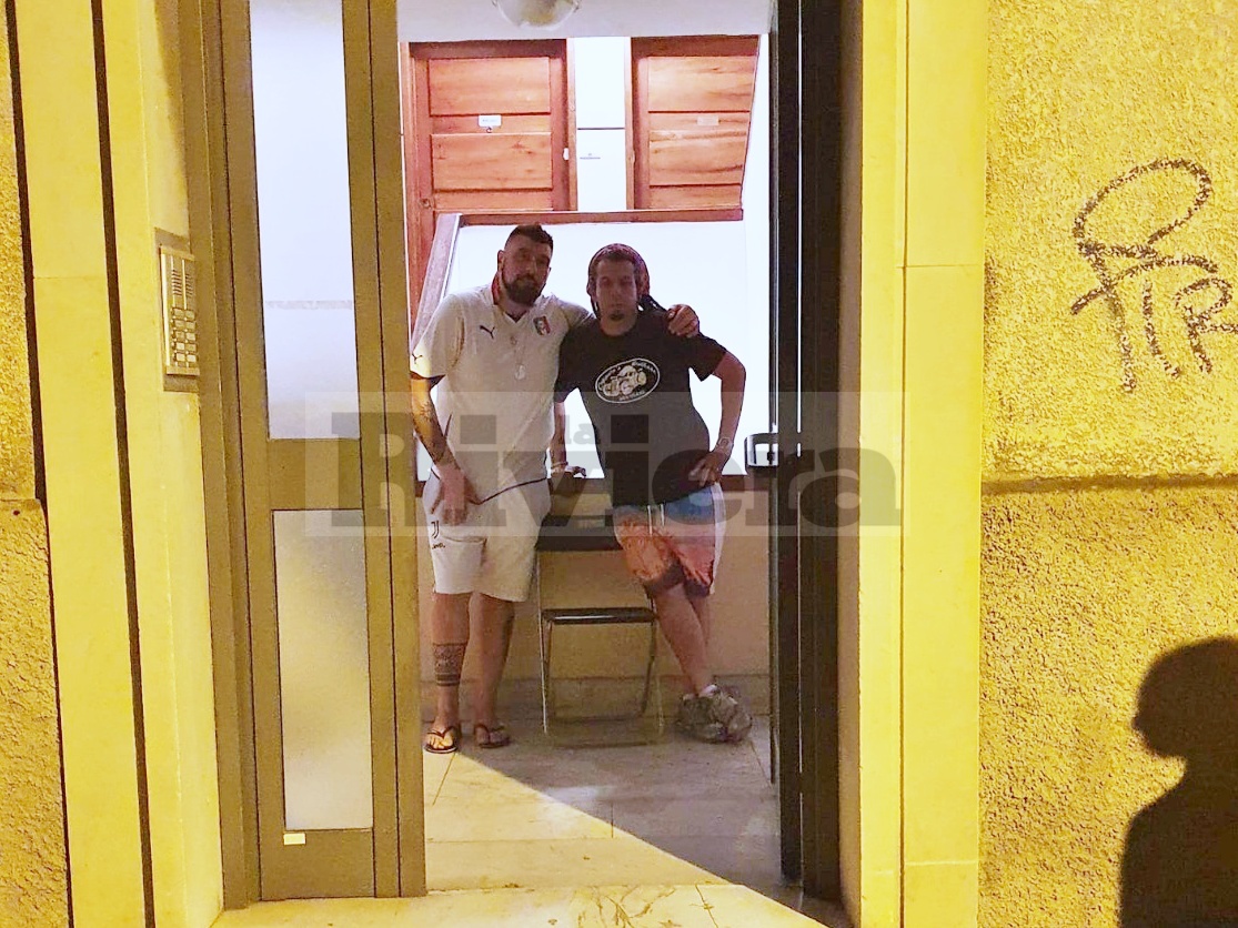 Condomini organizzano ronde notturne in portone contro l’accesso di stranieri a Ventimiglia