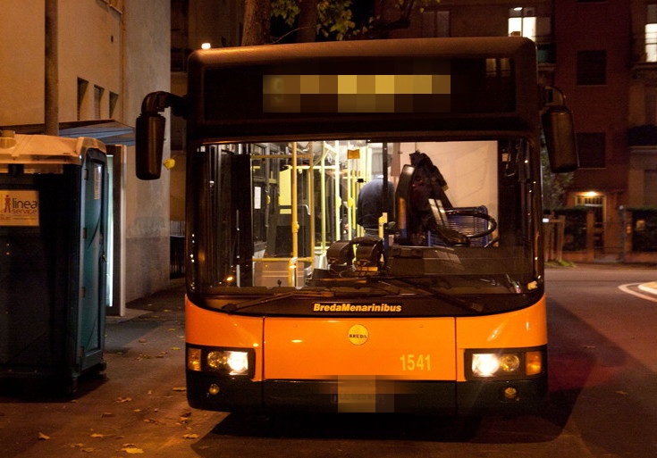 Passeggero sbaglia corriera e prende a pugni conducente dell’RT