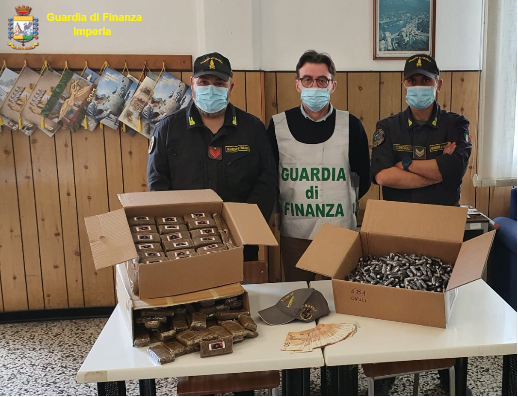 Guardia di Finanza Ventimiglia sequestro droga hascisc_02
