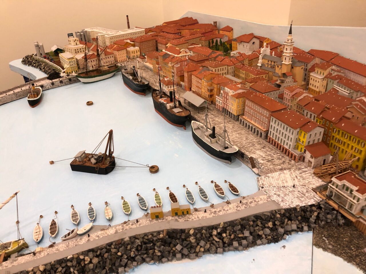 Oneglia in miniatura alla Galleria Rondò
