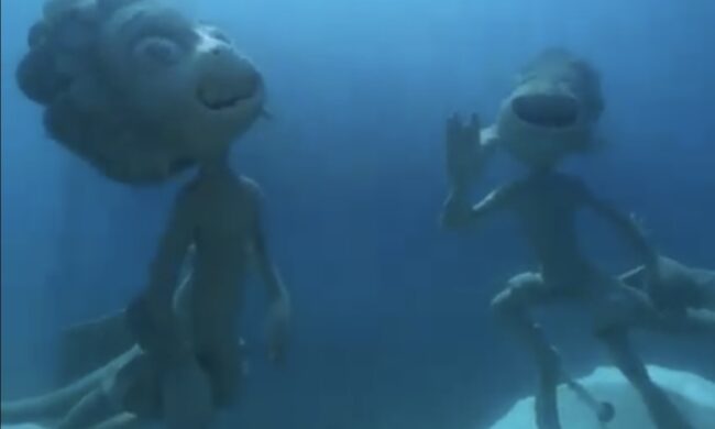 Due statue nei fondali di Monterosso per celebrare il film Pixar “Luca”