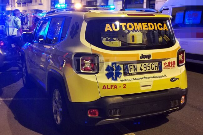 Schianto nella notte tra un’ambulanza e un’auto a Bordighera, 3 feriti