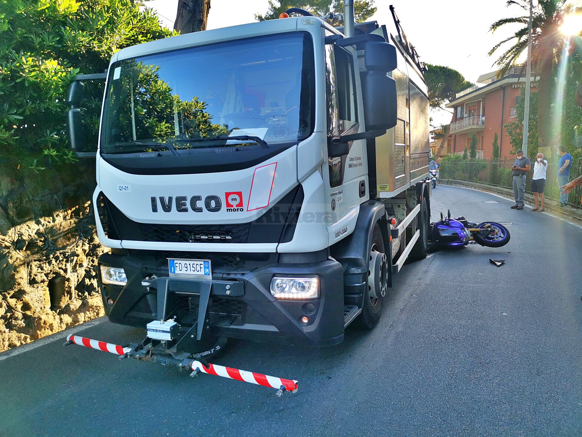 Incidente moto Sanremo via Duca degli Abruzzi camion Amaie_05