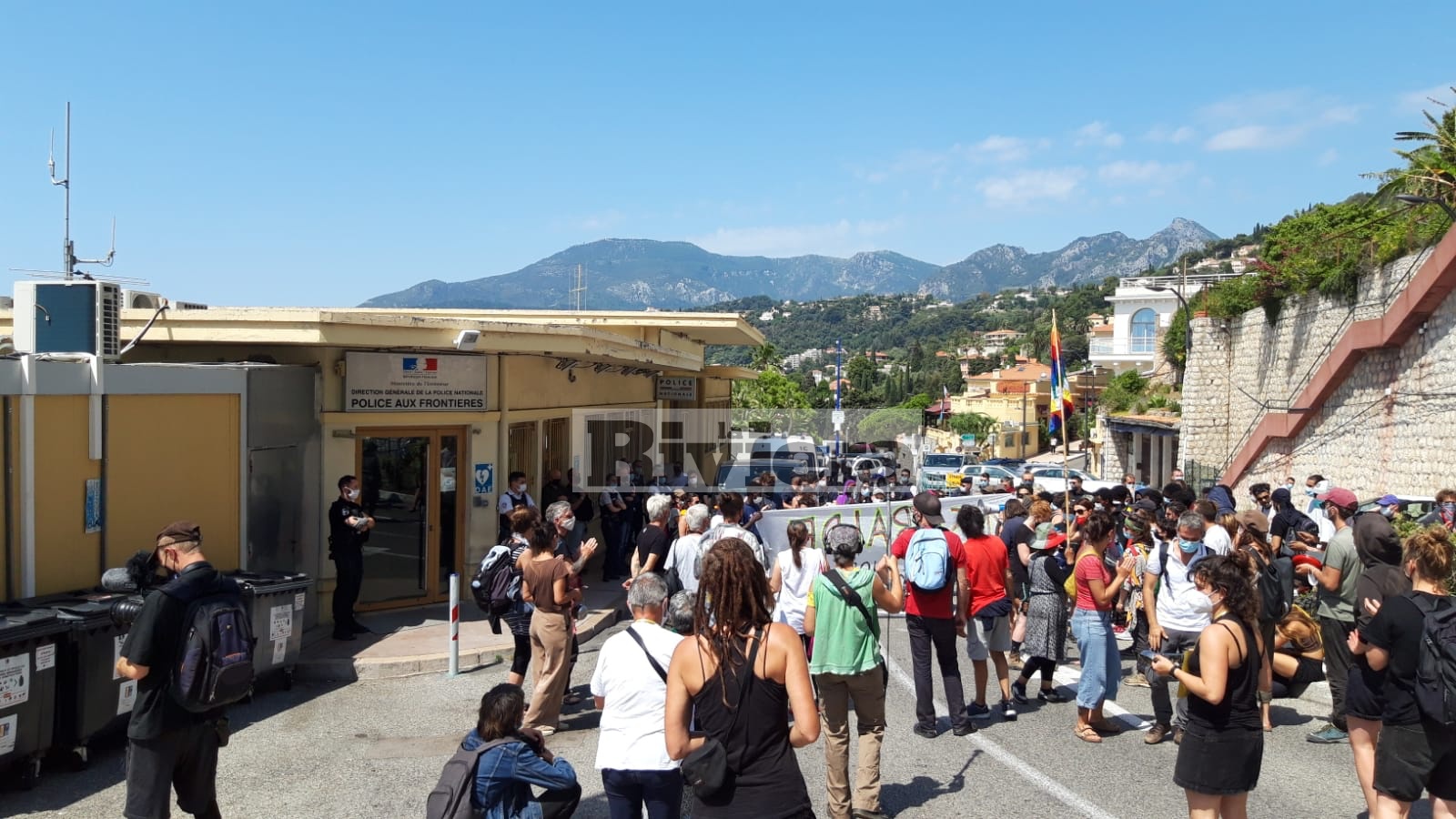 Manifestazione no border giugno 2021 migranti Ponte San Luigi frontiera Ventimiglia confine_02