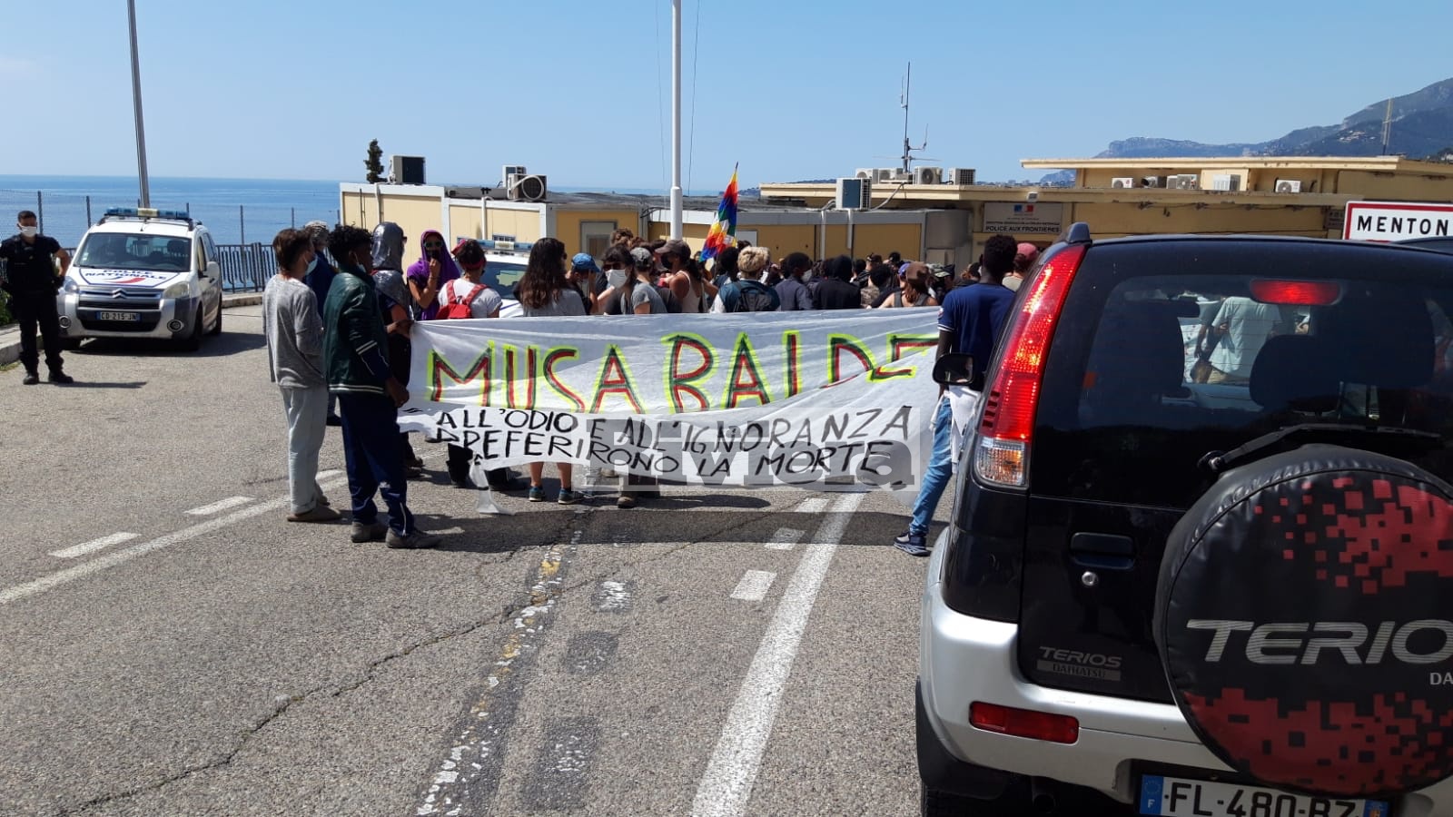 Manifestazione no border giugno 2021 migranti Ponte San Luigi frontiera Ventimiglia confine_03