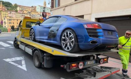 Polizia sequestra a Ventimiglia una lussuosa Audi R8 "fantasma", giallo sulla provenienza