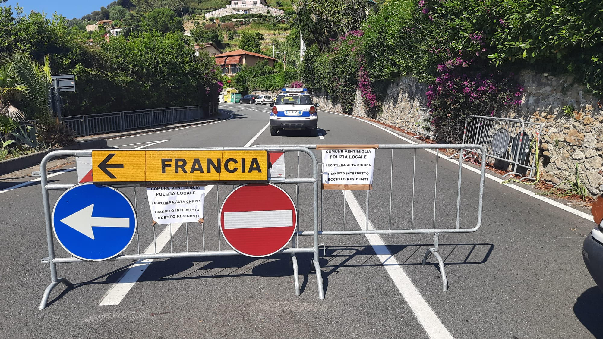 frontiera Ponte San Luigi chiusa ma nifestazone rifugiati migranti_02