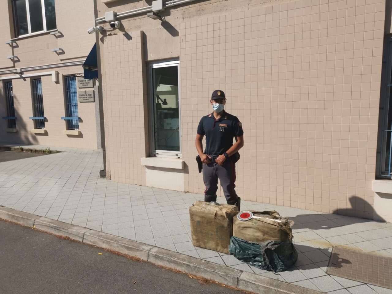 Conducente di tir arrestato con 363 kg di droga