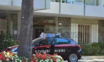 Finestra rotta in una seconda casa, sopralluogo dei carabinieri in via Duca a Sanremo