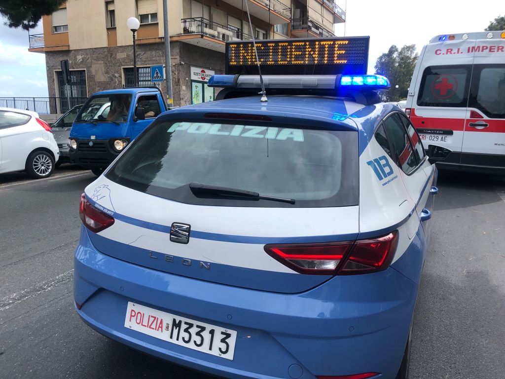 Scooter si scontra con auto in Viale Matteotti