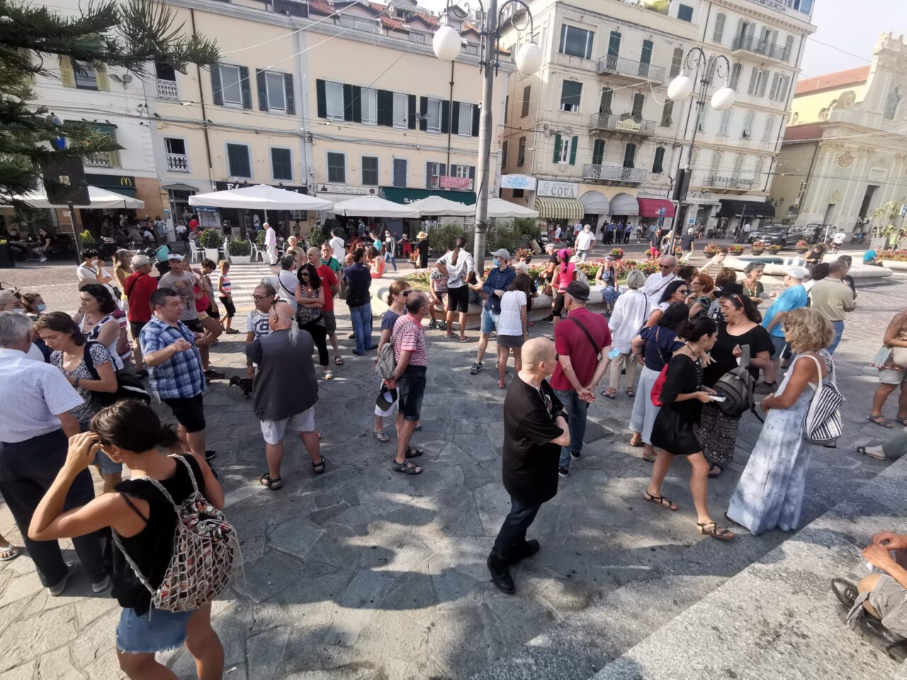 I No Green Pass manifestano a Sanremo e Imperia