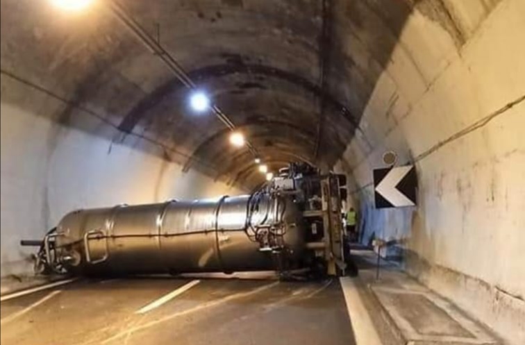 Agonia sull’A10: traffico bloccato per il secondo incidente in un giorno