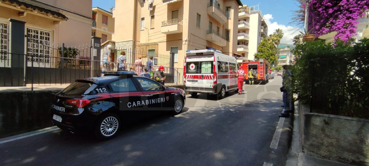 Incendio in una cucina di corso Inglesi a Sanremo, intervengono i vigili del fuoco