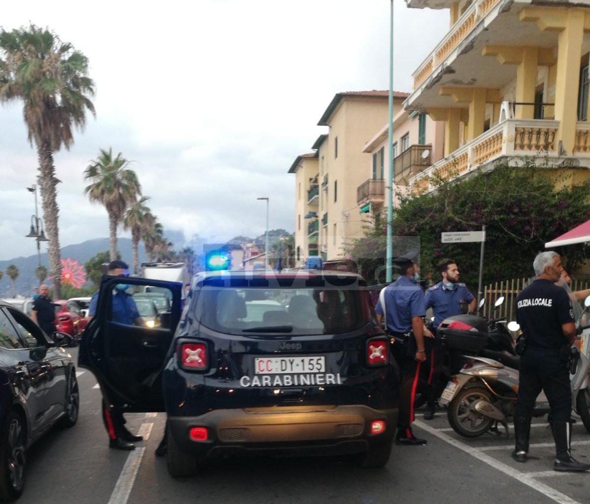 Lite sul lungomare di Ventimiglia, intervengono i carabinieri