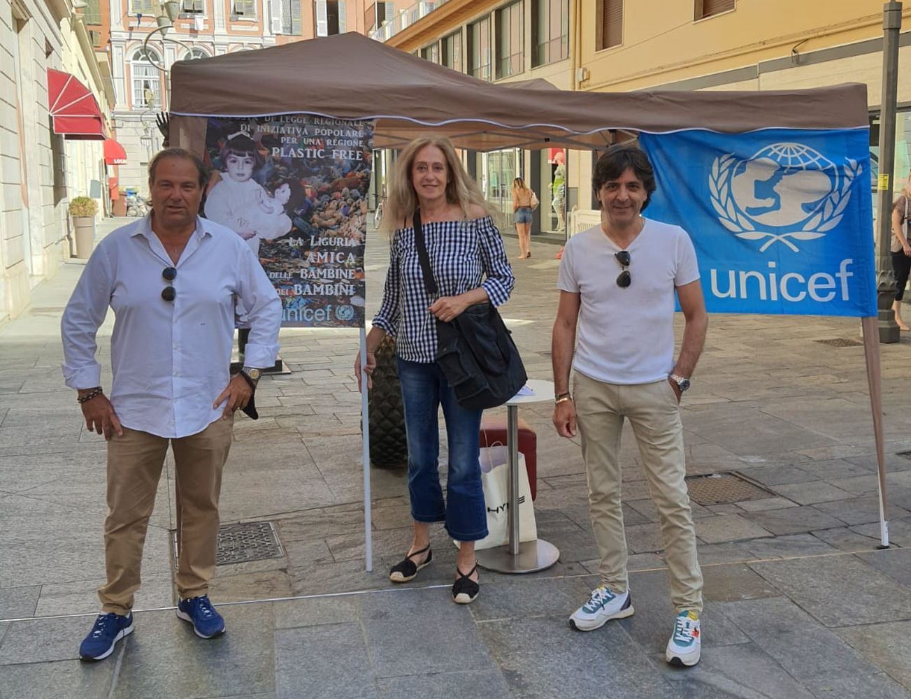 Luca Lombardi, Daniela Larese e Antonino Consiglio Iniziativa plastica free Unicef Colomba Tirari firma sindaci
