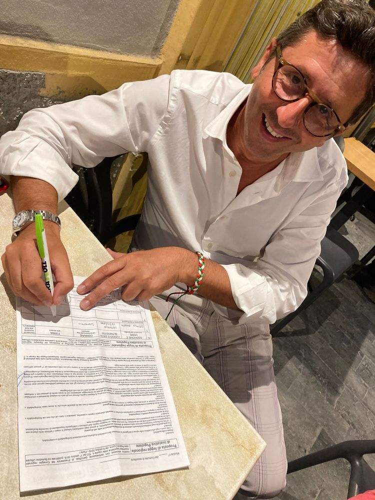 Matteo Orengo sindaco Badalucco Iniziativa plastica free Unicef Colomba Tirari firma sindaci
