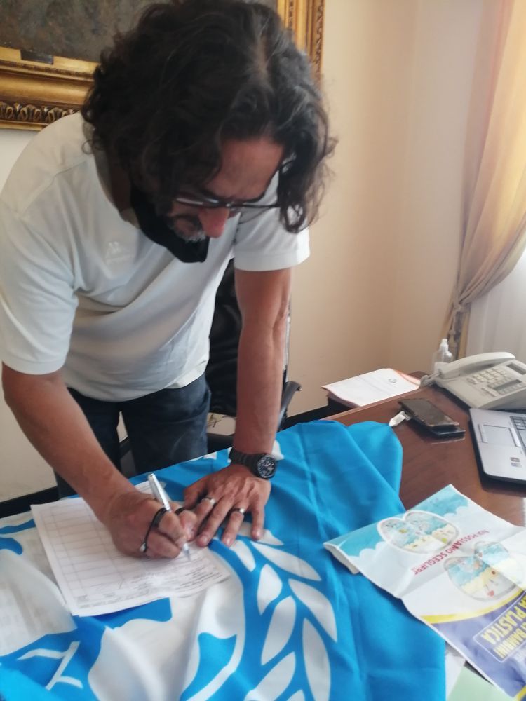 Mauro Bozzarelli Bordighera iniziativa plastica free Unicef Colomba Tirari firma sindaci
