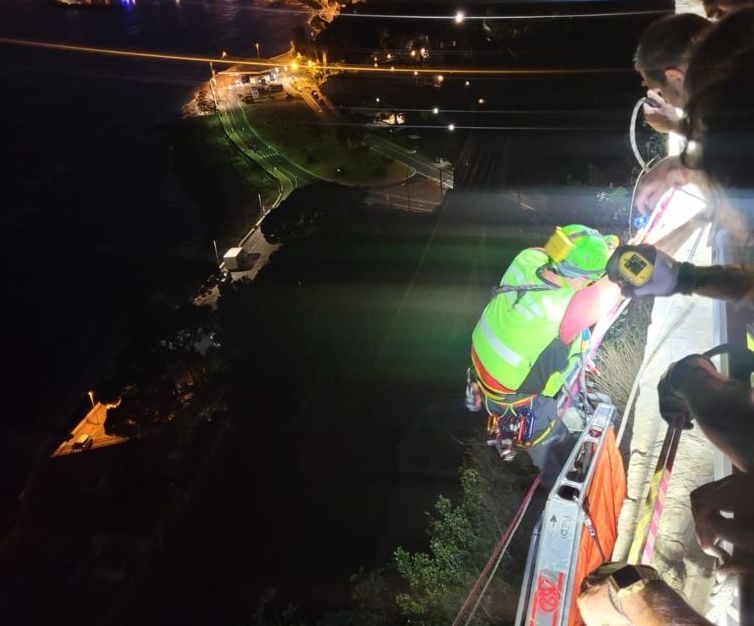 Migrante cade in precipizio e resta aggrappato a un albero: ricoverato al Santa Corona