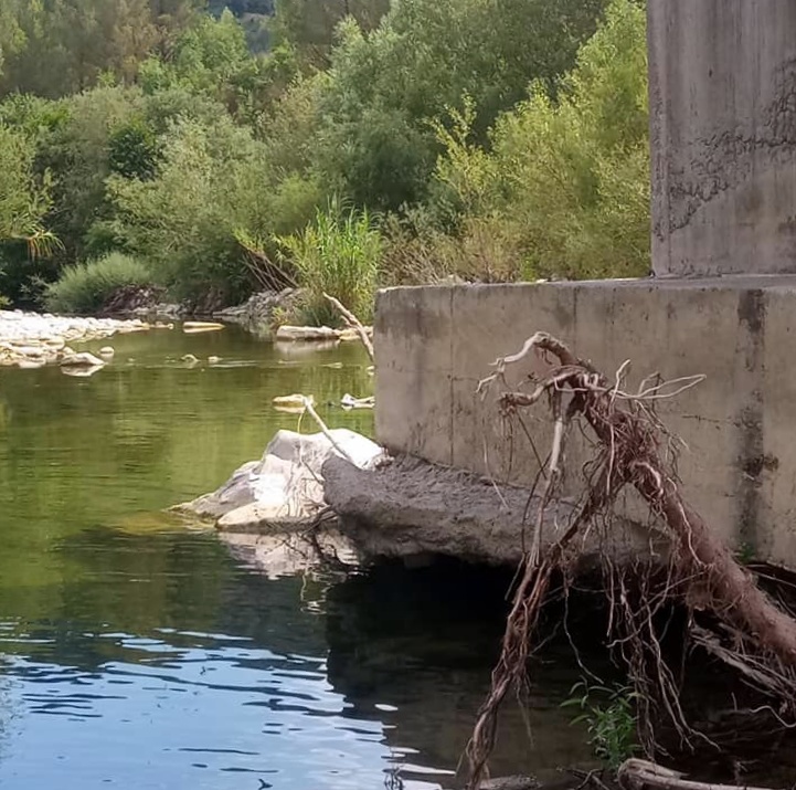 Agibilità a rischio: vigili del fuoco chiudono in via cautelare il ponte di Calvo