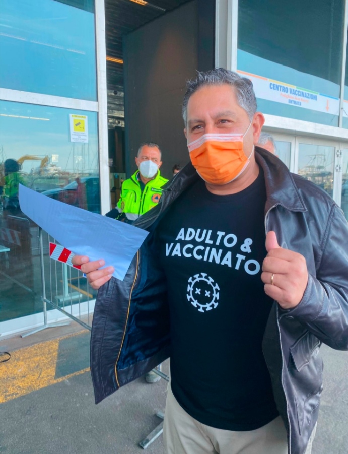 Toti si schiera con il green pass per la movida “Io mi sono vaccinato”