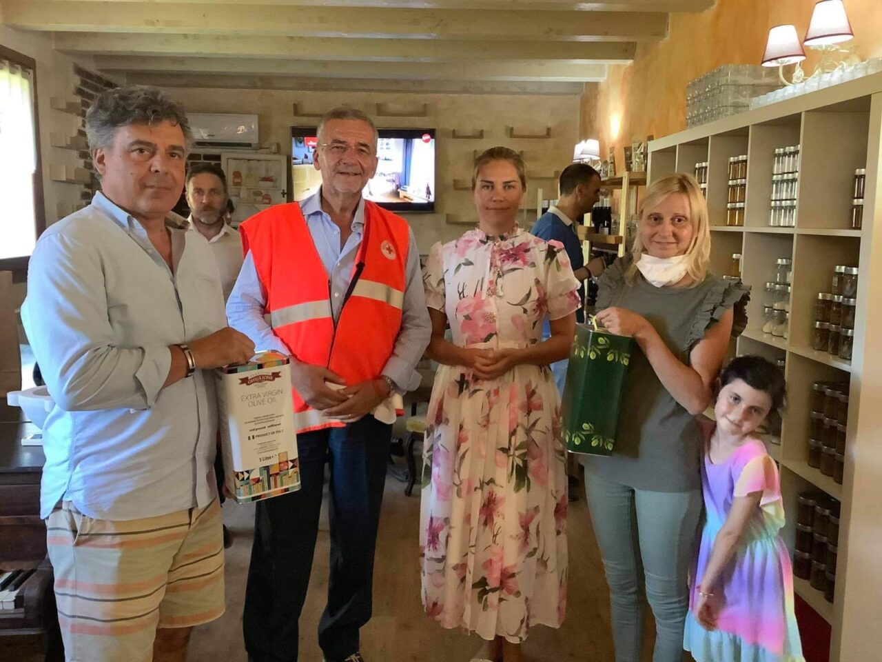Frantoio di Seborga dona 10 litri di olio extravergine, presente anche la Principessa Nina