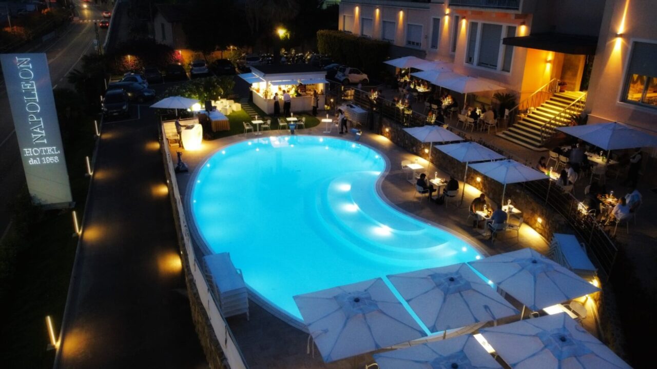 “Somo Lounge” il ristorante a bordo piscina per una serata indimenticabile