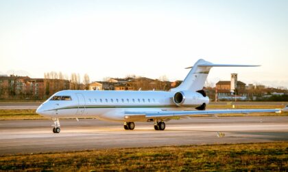 Facoltosi turisti positivi al Covid tornano a casa con il jet privato