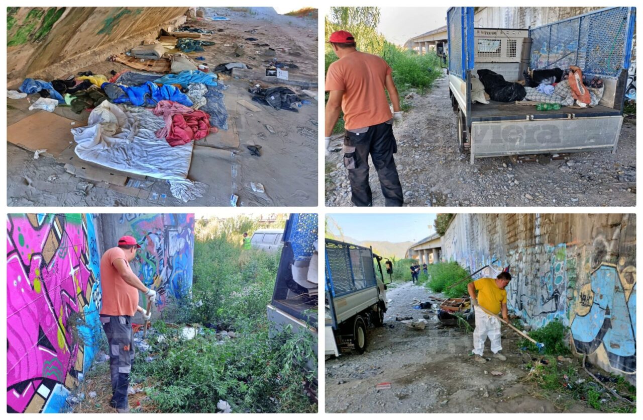 Il Comune pulisce un accampamento abusivo dei migranti