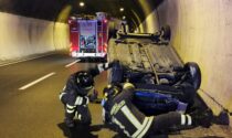 Auto si cappotta in galleria sull'Aurelia Bis a Sanremo, un ferito