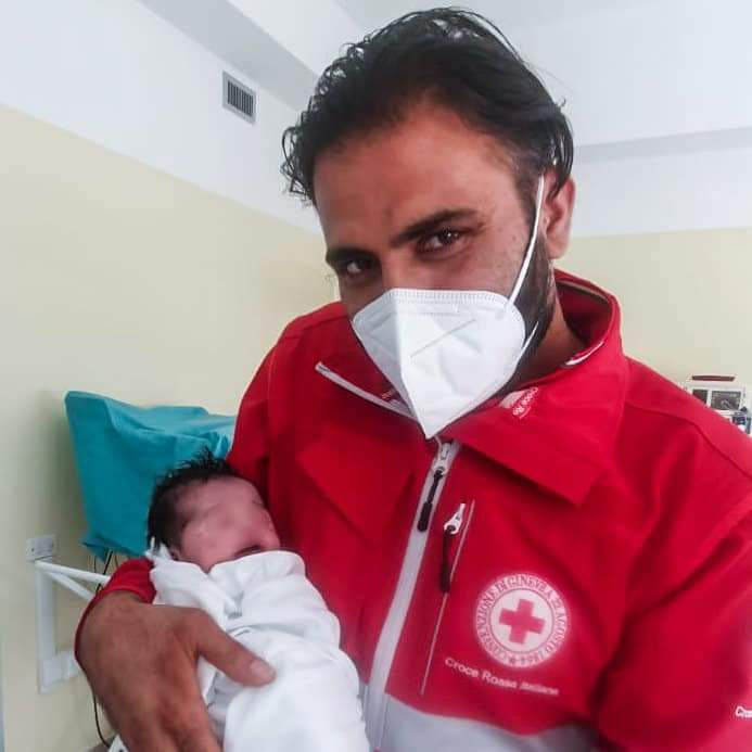 Benvenuta Hina, la prima bimba afgana nata in Italia
