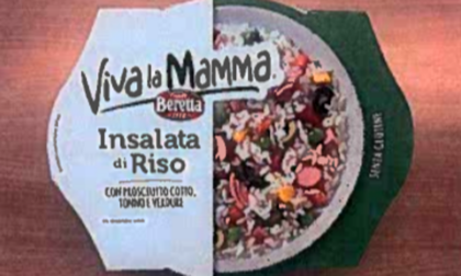 Occhio all'insalata di riso con glutine