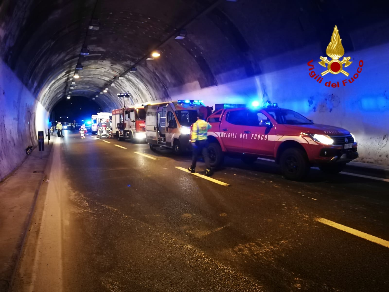 Incidente A10 Autofiori 16 agoato 2021 ambulanza vigili del fuoco autostrada