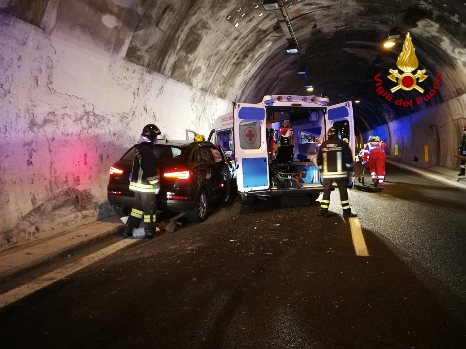 Incidente A10 Autofiori 16 agoato 2021 ambulanza vigili del fuoco autostrada_05