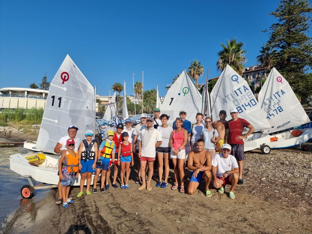 Vela: dalla Lega Navale di Sanremo un esercito di 30 bambini e adulti per la Regataccia di Ospedaletti