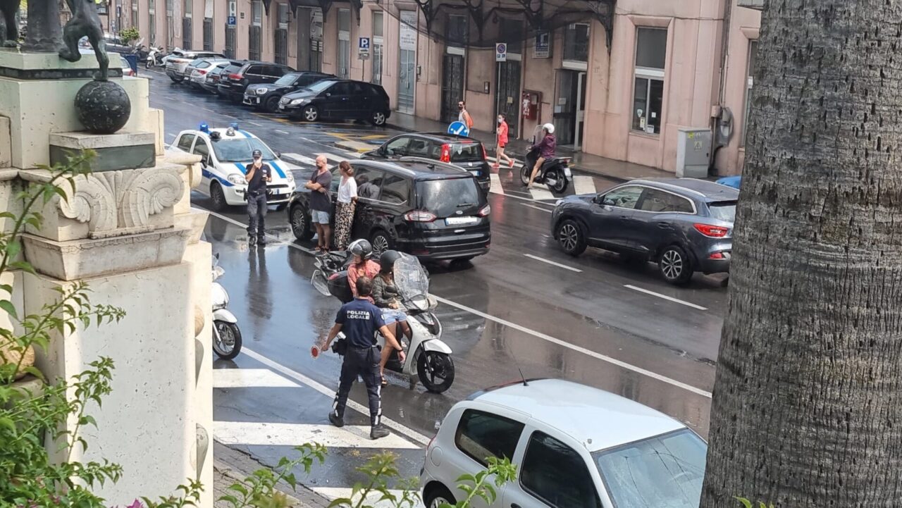 Scontro auto moto. Due feriti