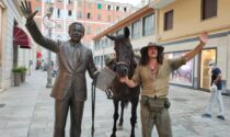 In centro a Sanremo il "cowboy" Cristian con il suo cavallo