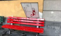 Atto vandalico alla panchina rossa di piazza Dante