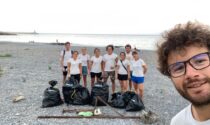 Plastic Hunt 2021: il team Delfini del Ponente APS ha ripulito la spiaggia del Parco Urbano