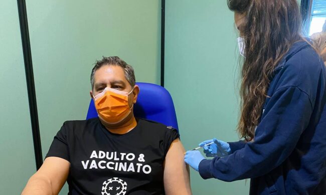 Toti: ai vaccinati un Natale aperto e sicuro