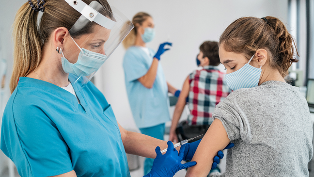 Rientro a scuola da domani accesso ai vaccini senza prenotazioni per alunni e insegnanti