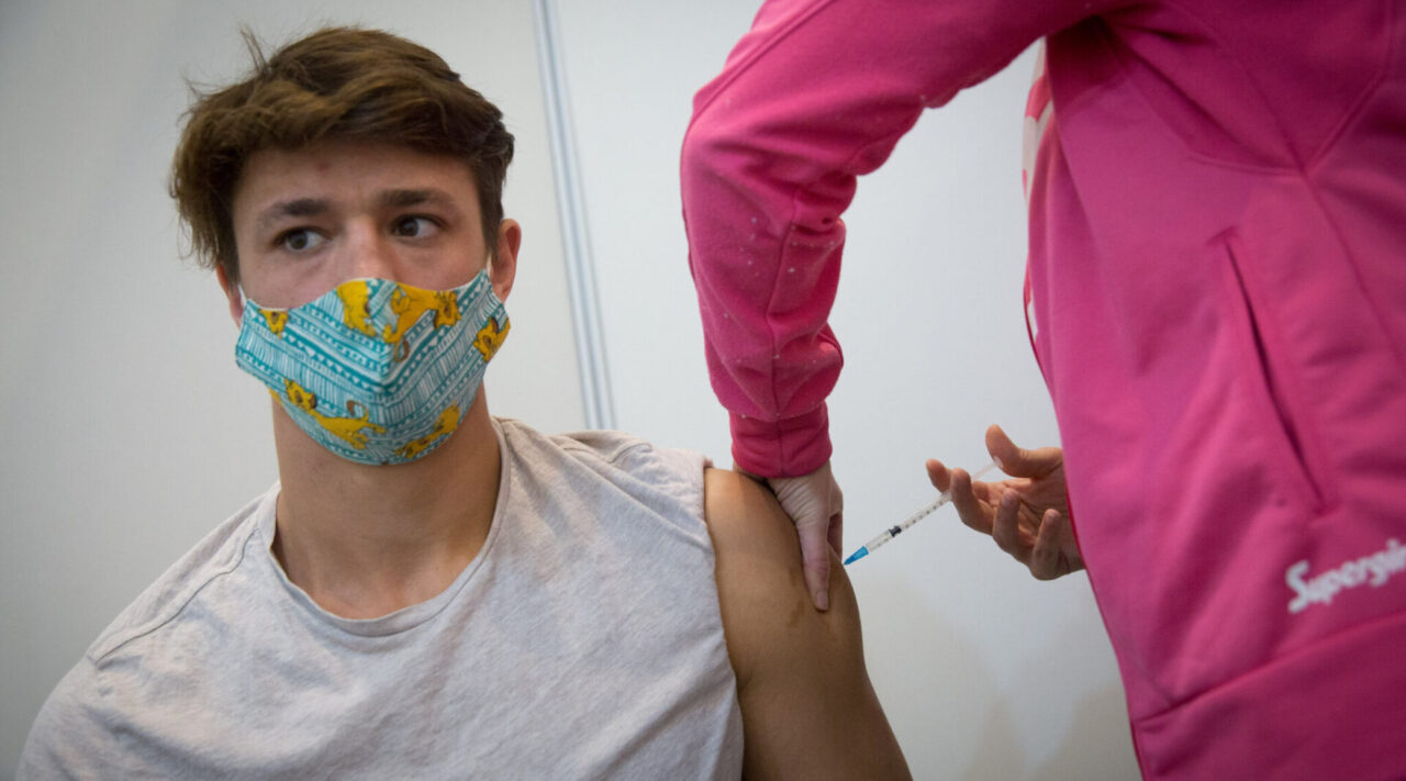 Oltre 1400 vaccini somministrati nella open night di ieri sera