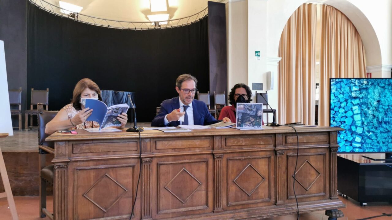 Destinazione Bordighera: all’ex Anglicana presentata la nuova brochure fotografica della città