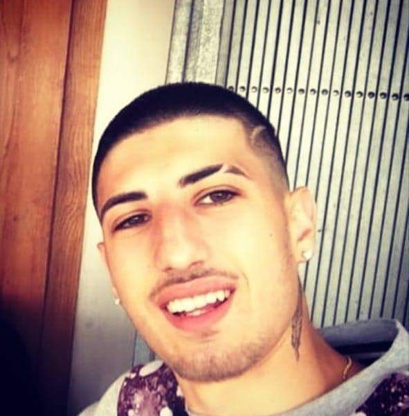 Fronte comune per acquistare una protesi a un ragazzo con un tumore