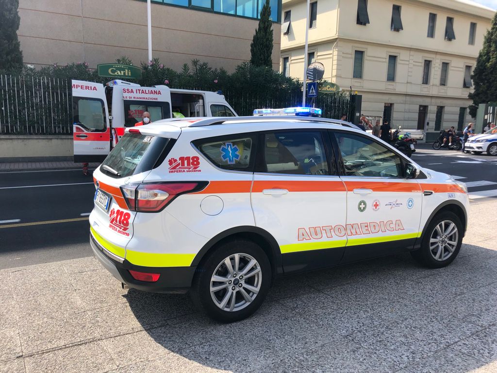Incidente autocarro scooter via garessio Imperia automedica _02