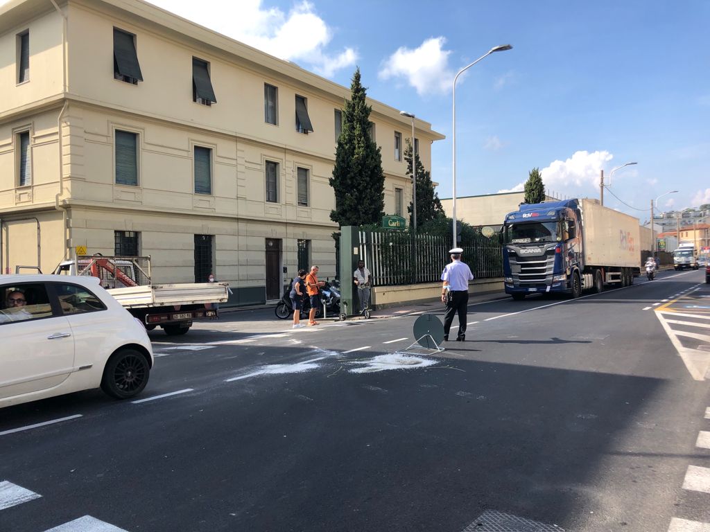 Incidente autocarro scooter via garessio Imperia automedica _03