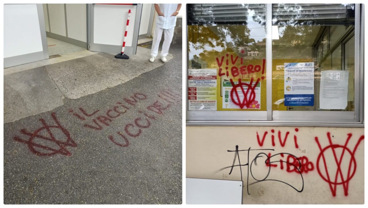 Scritte No Vax all’ingresso del distretto sanitario di Ventimiglia. Foto