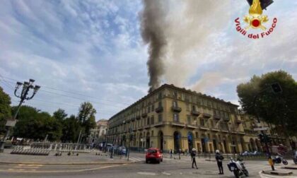 In fiamme un altro palazzo: esplodono bombole di gas, cento evacuati. Le foto dell'incendio