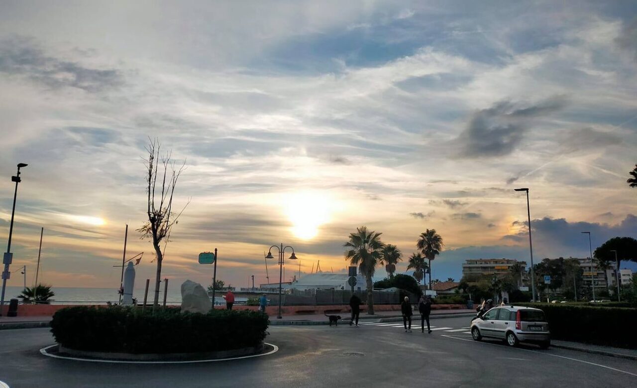 Il raro fenomeno dei “tre soli” fotografato nel cielo di Ventimiglia