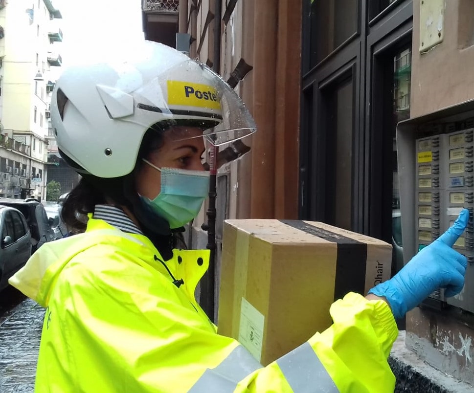 Poste Italiane: boom di consegna pacchi