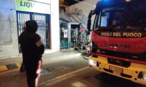 Incendio vicino a un deposito di bombole nella notte in via Martiri a Sanremo